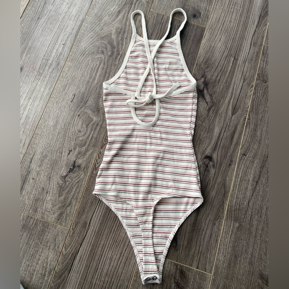 Abercrombie & Fitch ribbed knit halter style bodysuit w/ low back - Picture 4 of 8